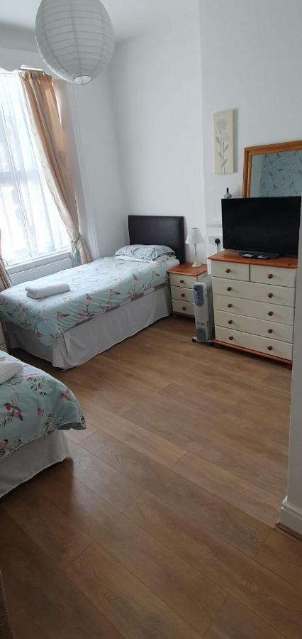 St Davids & Moorfield Hotels Chapel Street Ландъндо Екстериор снимка
